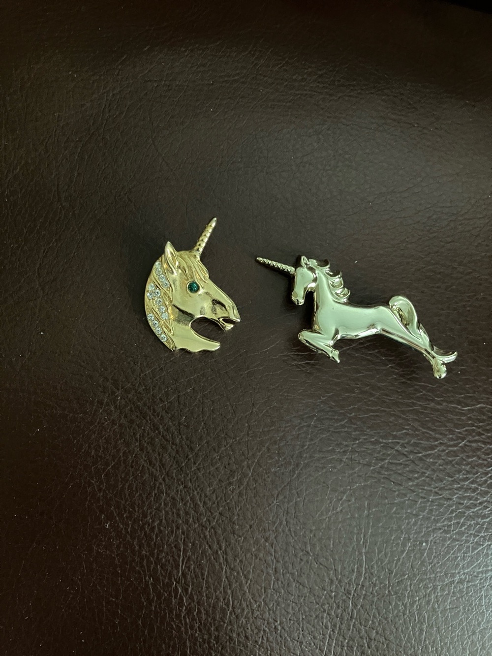 Gorgeous Unicorn pendant and pin set goldtone silvertone